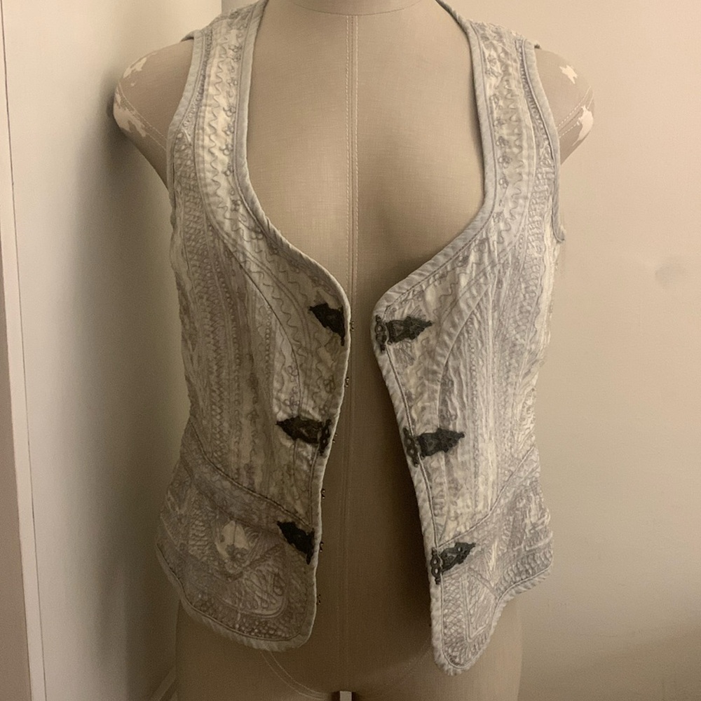 ELIE TAHARI gray medieval looking vest